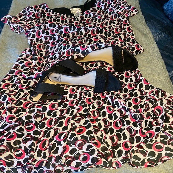 Business or Casual 2pc Blouse and Skirt Set. - Picture 6 of 7